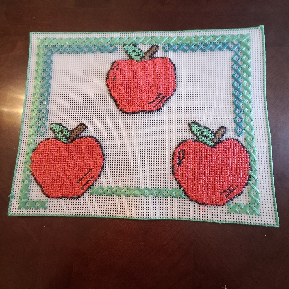 Handmade Red Apples Needlepoint Plastic Canvas   Size 16.5" x 13" - Picture 6 of 11